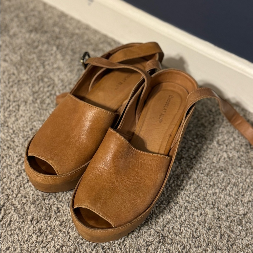 Chocolat Blu Women's Tan Leather Sandals